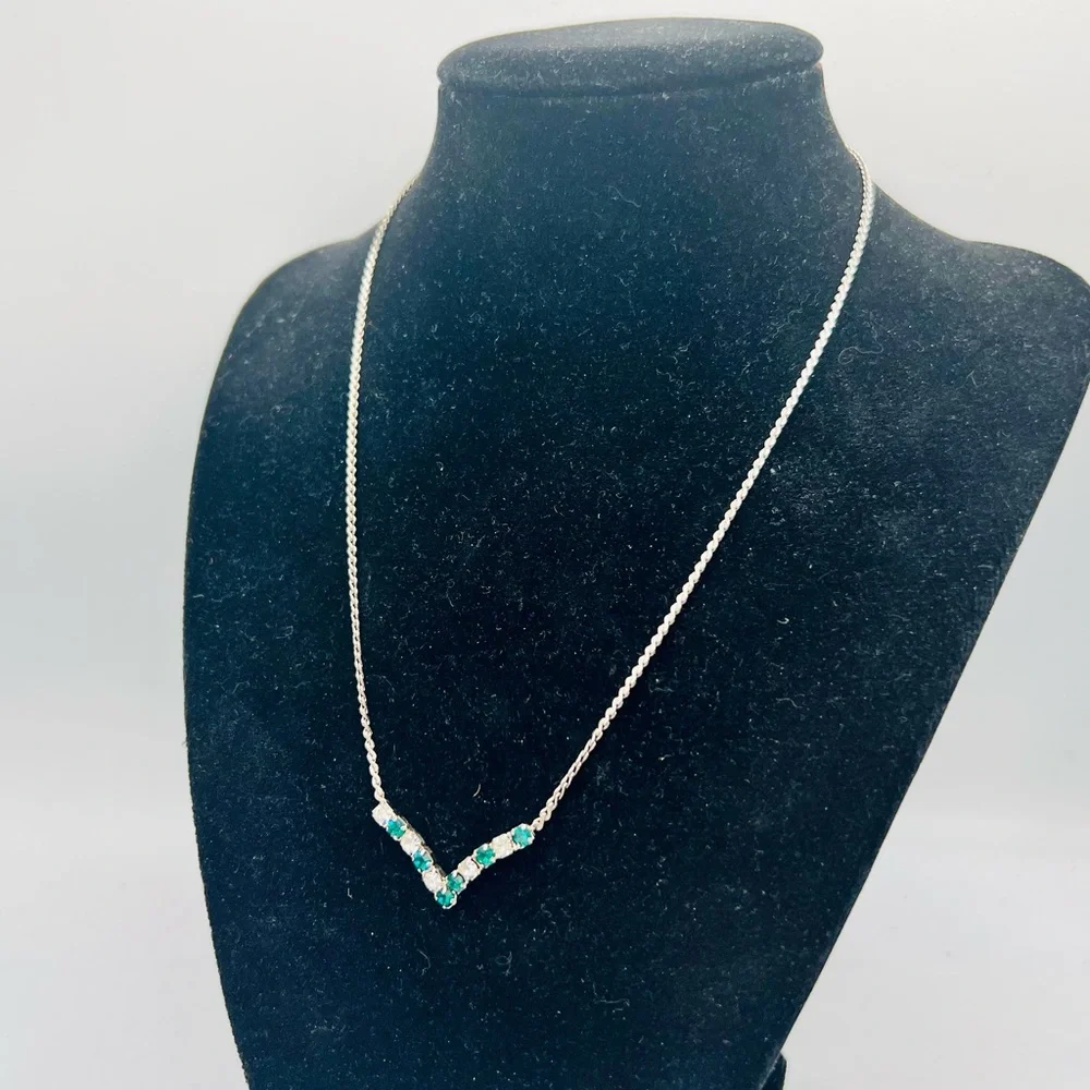 Vintage emerald green & clear rhinestone necklace silver chain 16”